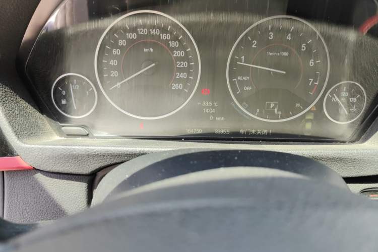 Used BMW 3 Series 2014 320i Sport Design Package Odometer Close Up