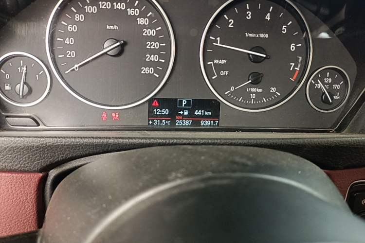 Used BMW 3 Series 2014 320i Sport Edition Odometer Close Up