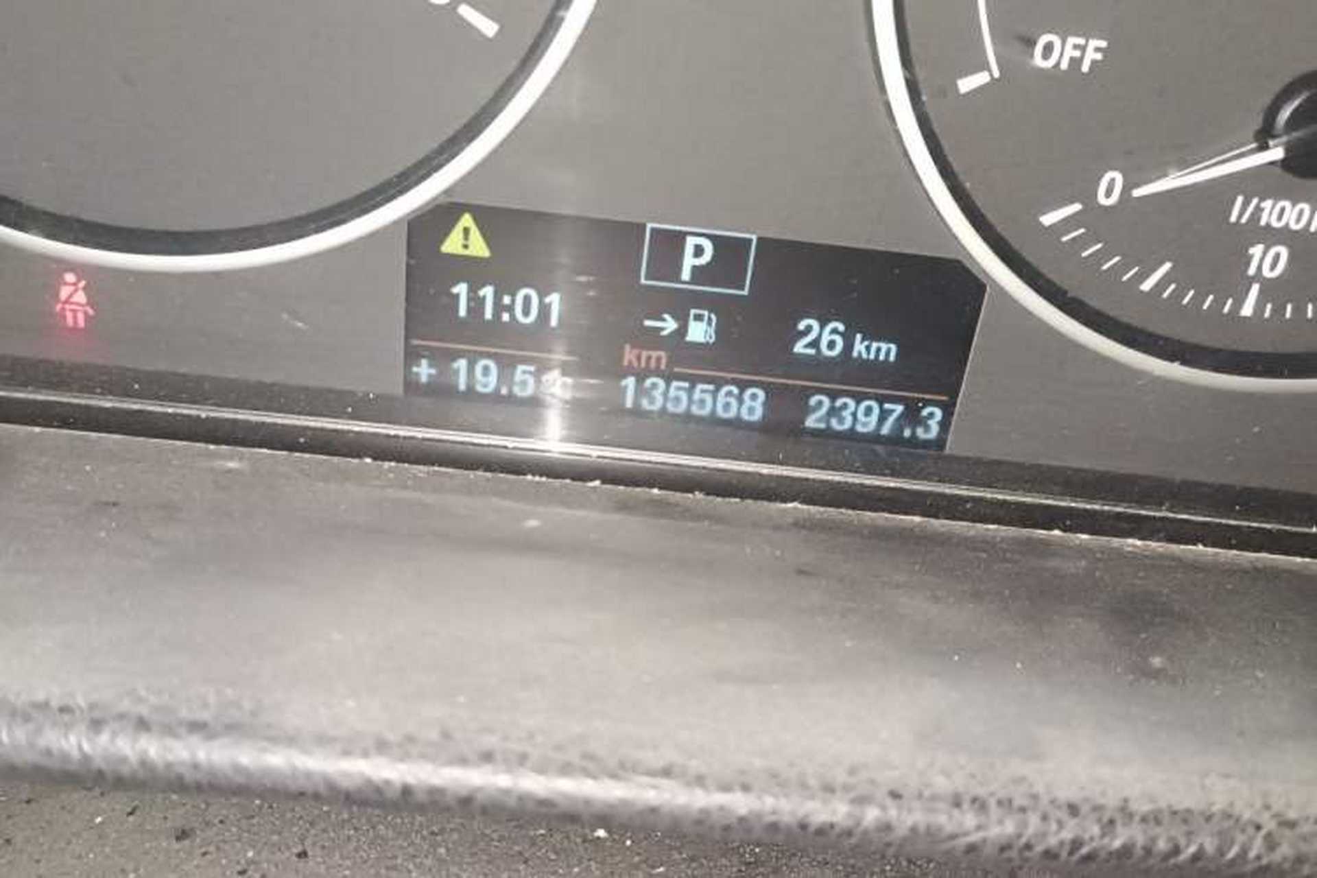 Used BMW 3 Series 2014 320Li Fashion Model Odometer Close Up