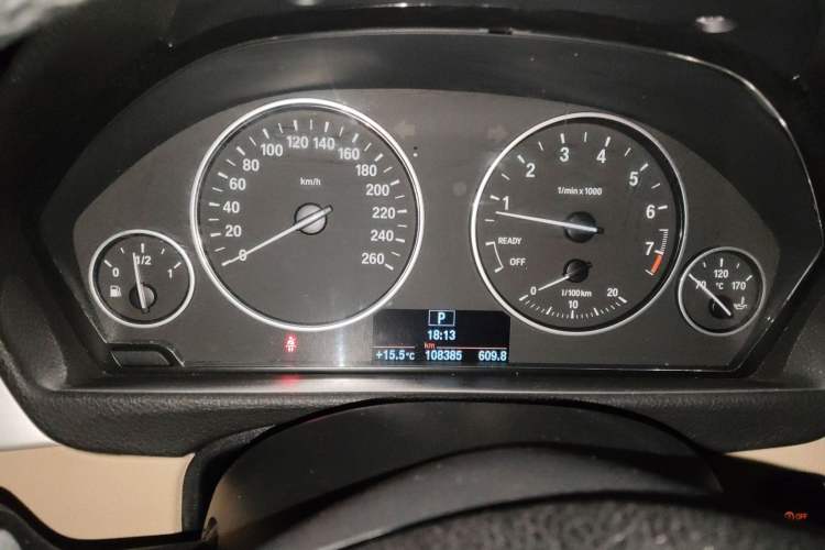 Used BMW 3 Series 2014 320Li Fashion Model Odometer Close Up