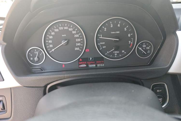 Used BMW 3 Series 2014 320i Active Edition Odometer Close Up
