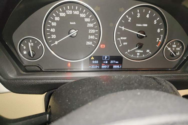 Used BMW 3 Series 2014 320i Sport Edition Odometer Close Up