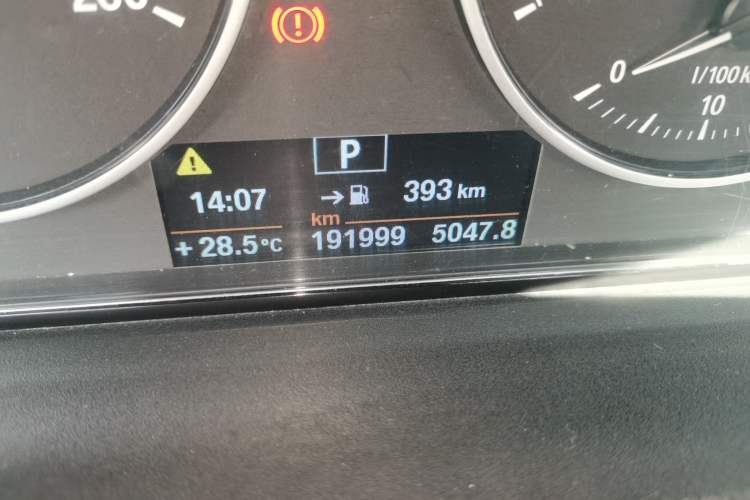 Used BMW 3 Series 2014 328Li Fashion Model Odometer Close Up