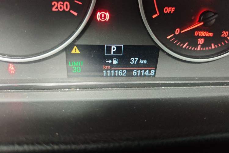 Used BMW 3 Series 2014 320i Sport Edition Odometer Close Up