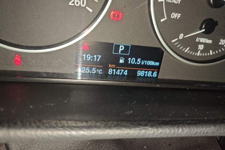 Used BMW 3 Series 2014 320Li Fashion Model Odometer Close Up