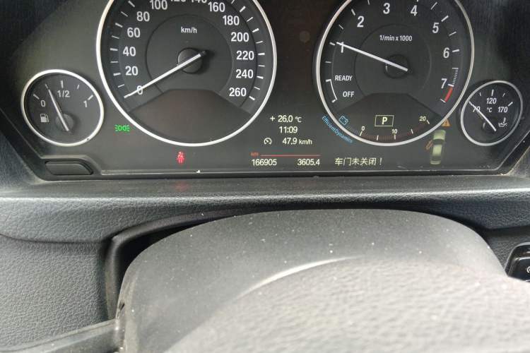Used BMW 3 Series 2014 320Li Luxury Design Package Odometer Close Up