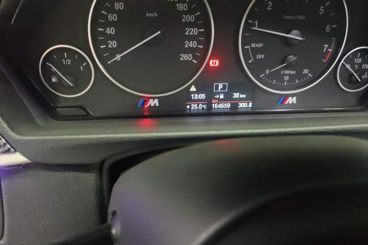 Used BMW 3 Series 2014 320i Sport Edition Odometer Close Up