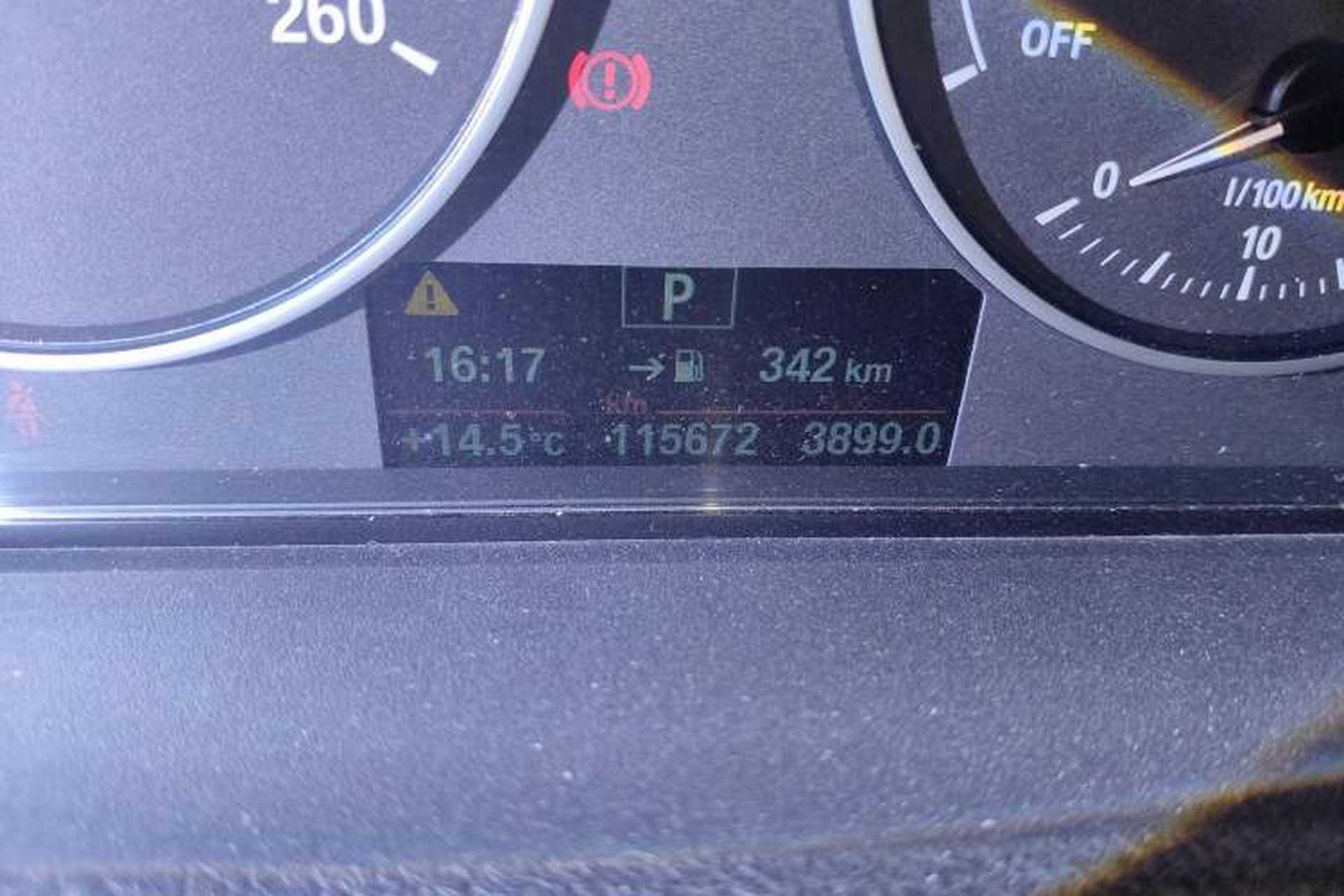 Used BMW 3 Series 2014 320i Active Edition Odometer Close Up
