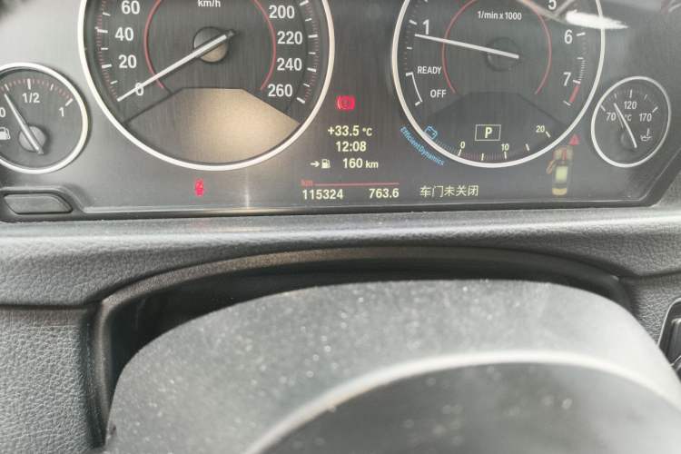 Used BMW 3 Series 2014 320i Sport Design Package Odometer Close Up