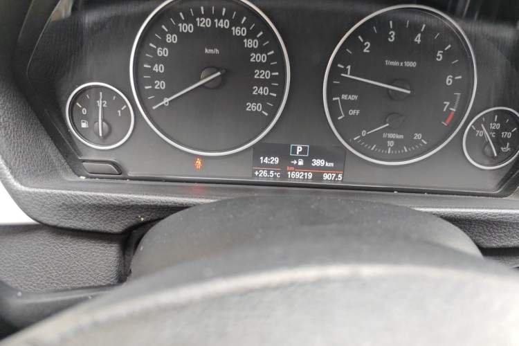 Used BMW 3 Series 2014 320Li Fashion Model Odometer Close Up