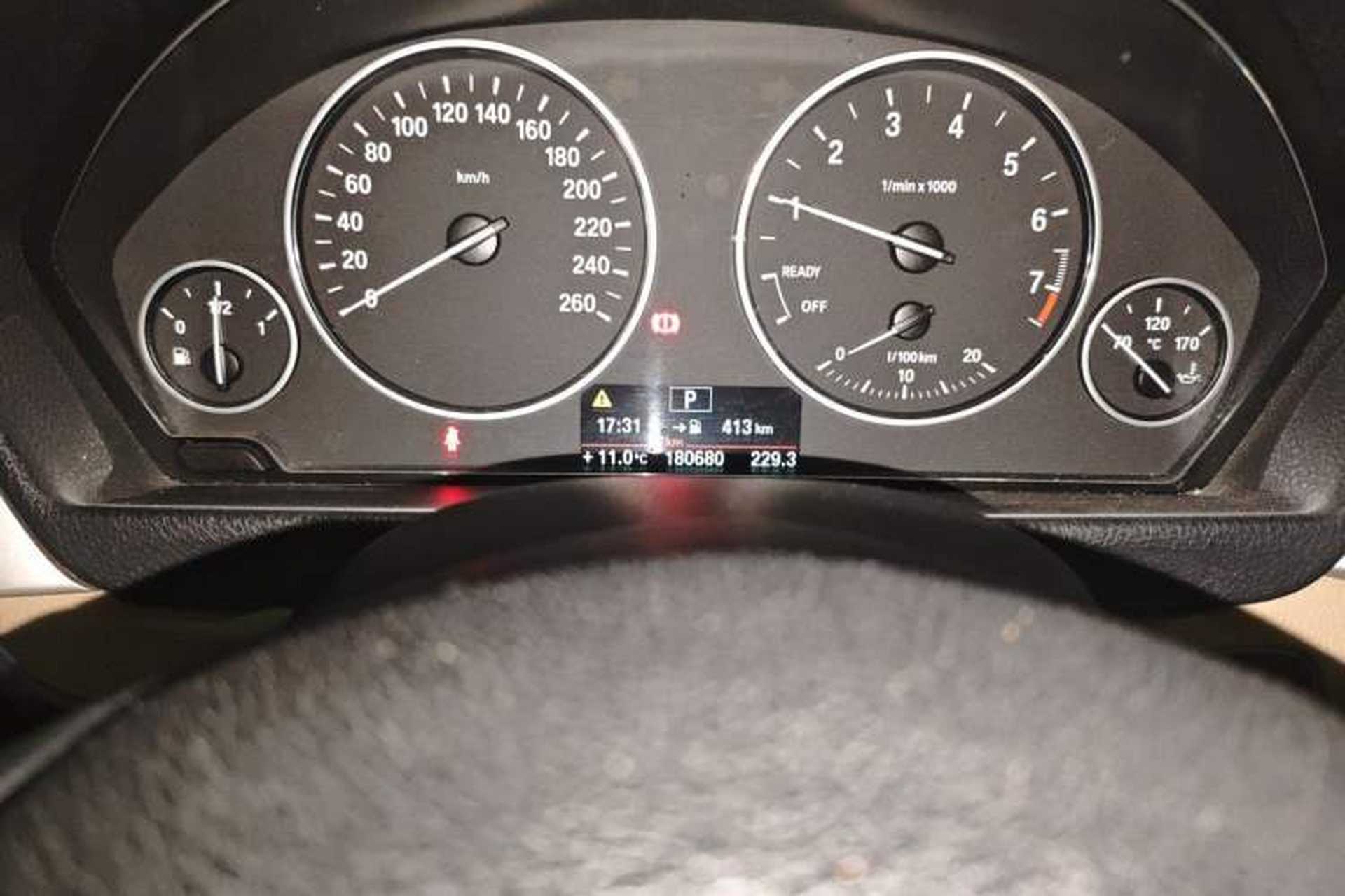 Used BMW 3 Series 2014 320Li Fashion Model Odometer Close Up