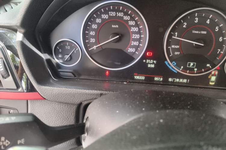 Used BMW 3 Series 2014 320i Sport Design Package Odometer Close Up