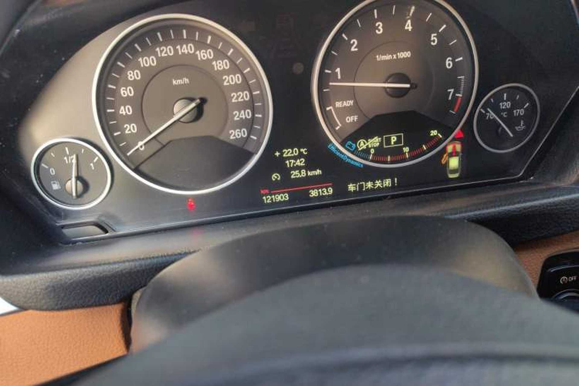 Used BMW 3 Series 2014 320Li Luxury Design Package Odometer Close Up