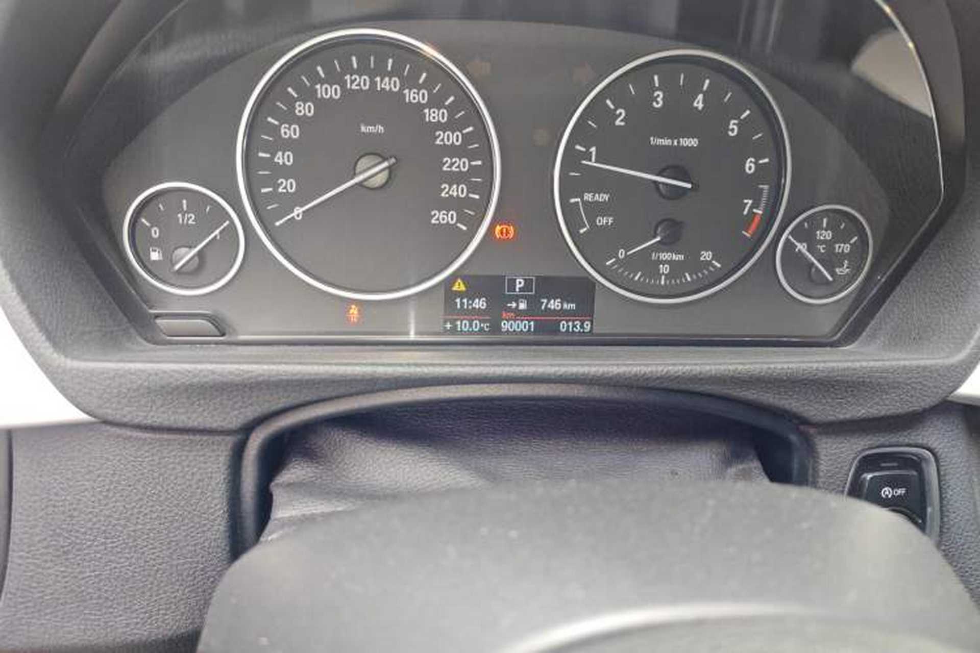 Used BMW 3 Series 2014 320Li Fashion Model Odometer Close Up