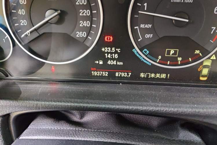 Used BMW 3 Series 2014 320Li Anniversary Limited Edition Odometer Close Up