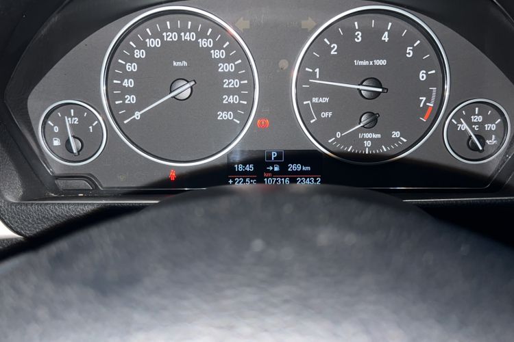 Used BMW 3 Series 2014 320Li Fashion Model Odometer Close Up