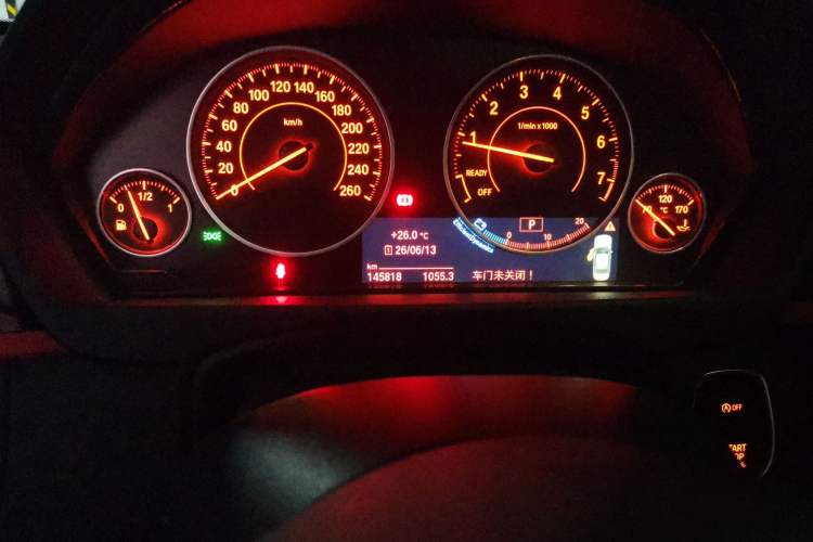 Used BMW 3 Series 2014 328i Sport Design Package Odometer Close Up