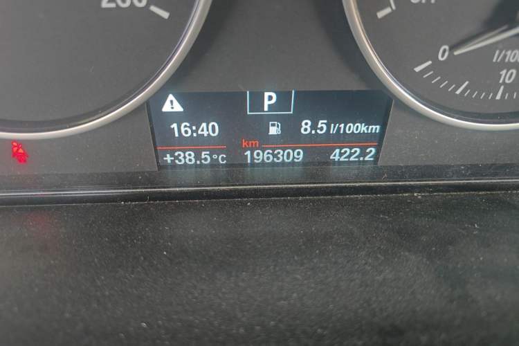 Used BMW 3 Series 2014 320i Sport Edition Odometer Close Up