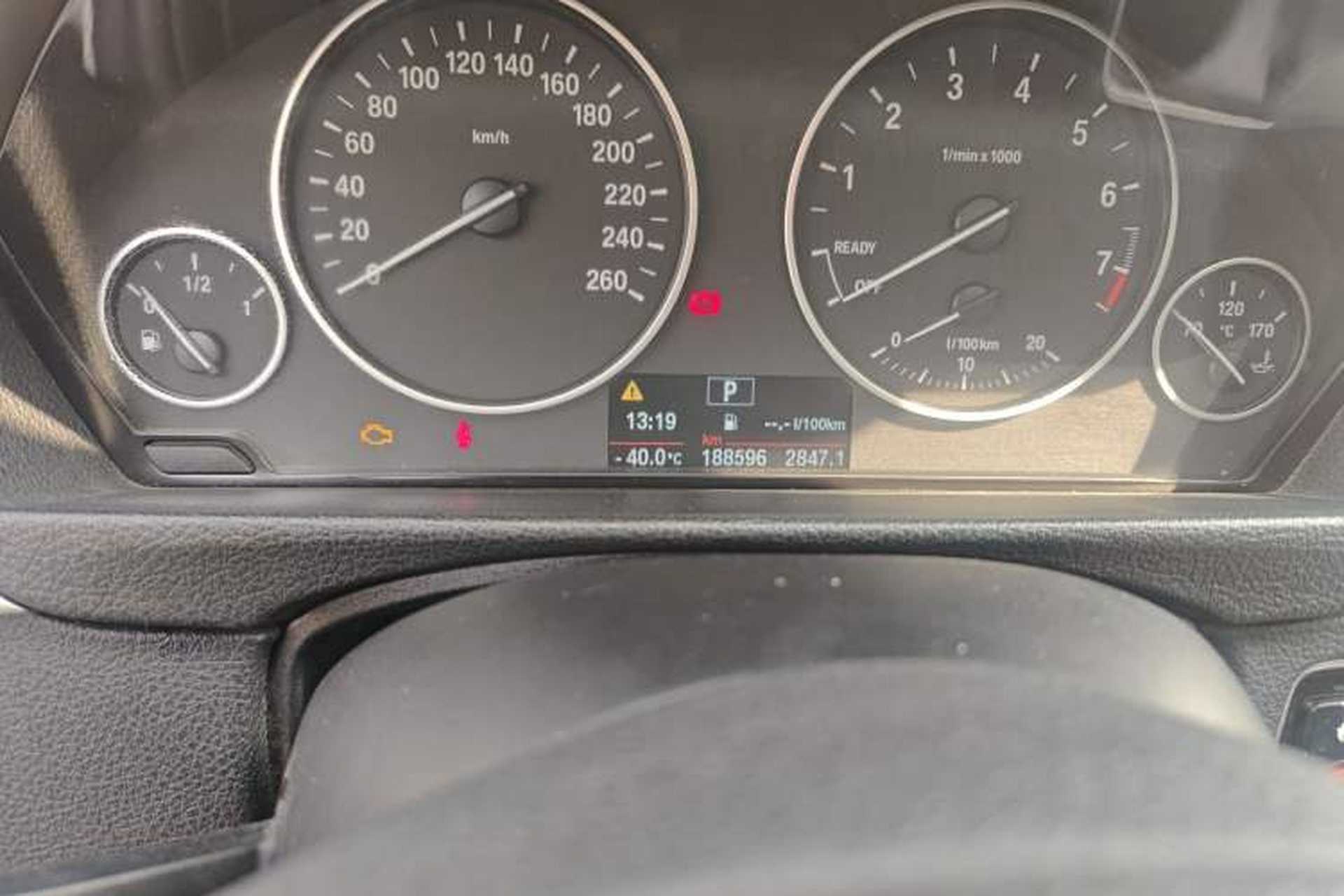 Used BMW 3 Series 2014 320i Sport Edition Odometer Close Up