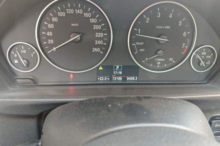 Used BMW 3 Series 2014 320i Sport Edition Odometer Close Up
