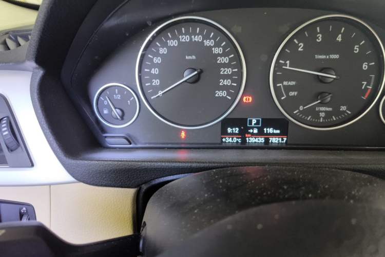 Used BMW 3 Series 2014 320Li Fashion Model Odometer Close Up