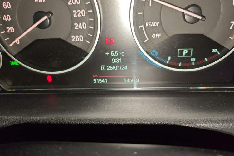 Used BMW 3 Series 2014 320Li Luxury Design Package Odometer Close Up