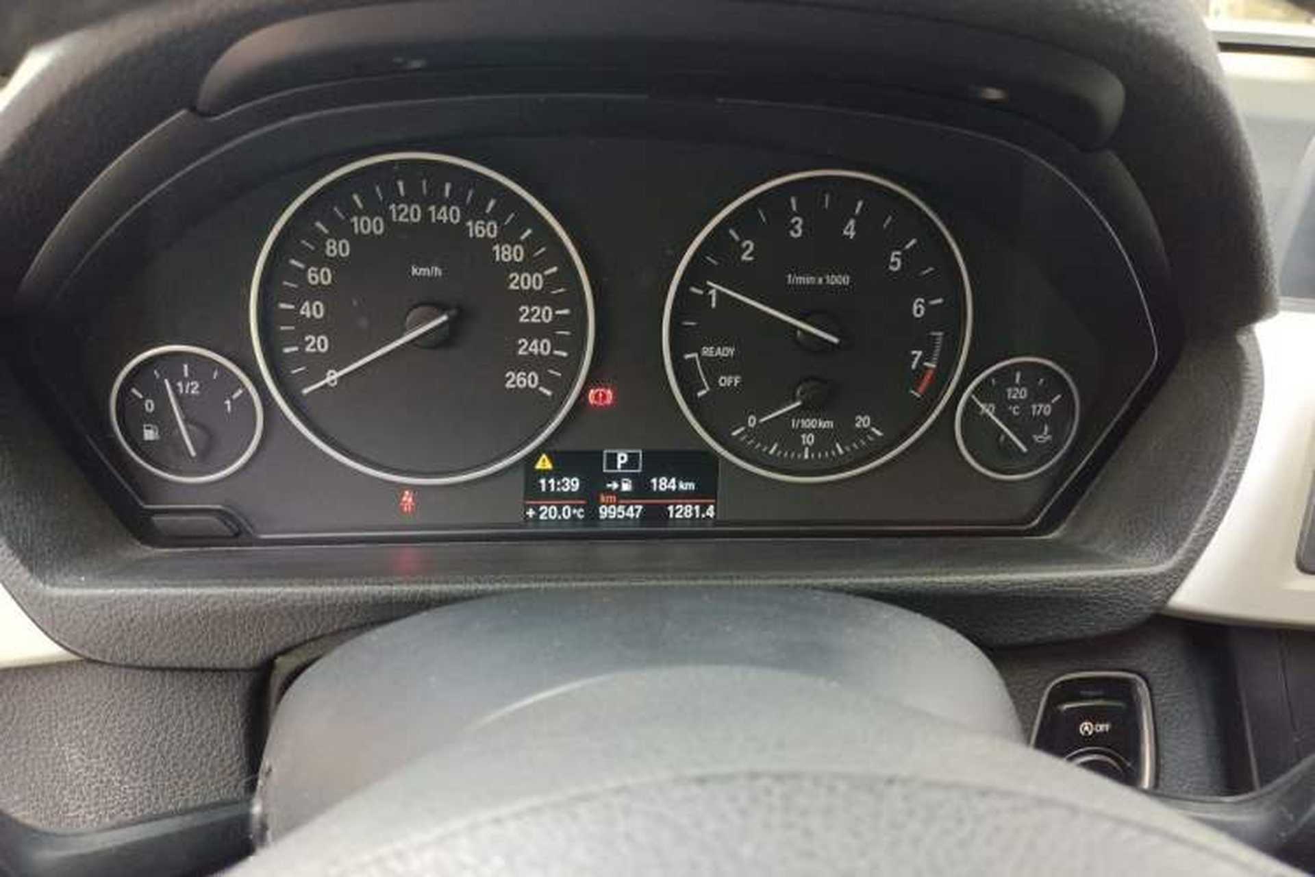 Used BMW 3 Series 2014 320i Sport Edition Odometer Close Up