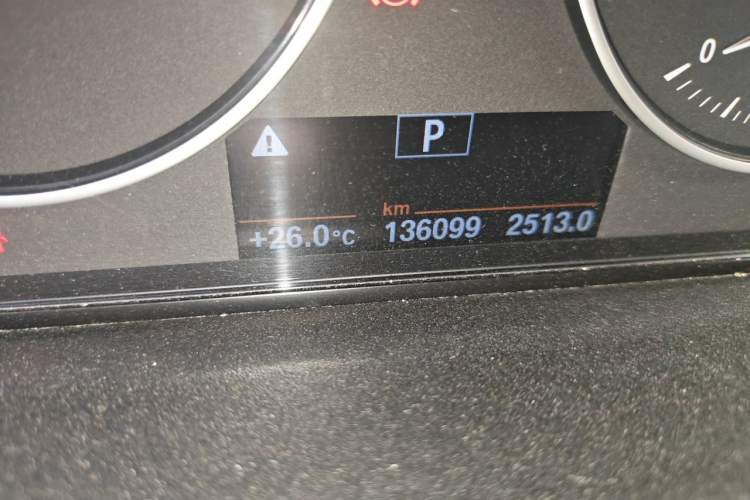 Used BMW 3 Series 2014 320Li Fashion Model Odometer Close Up