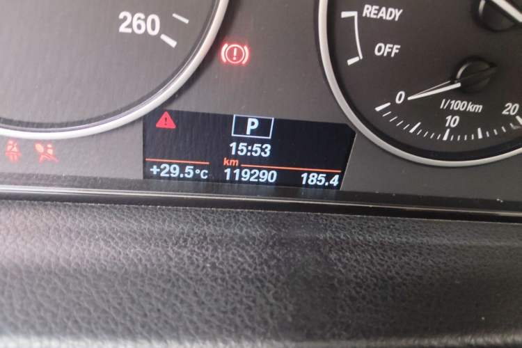Used BMW 3 Series 2014 320i Sport Edition Odometer Close Up