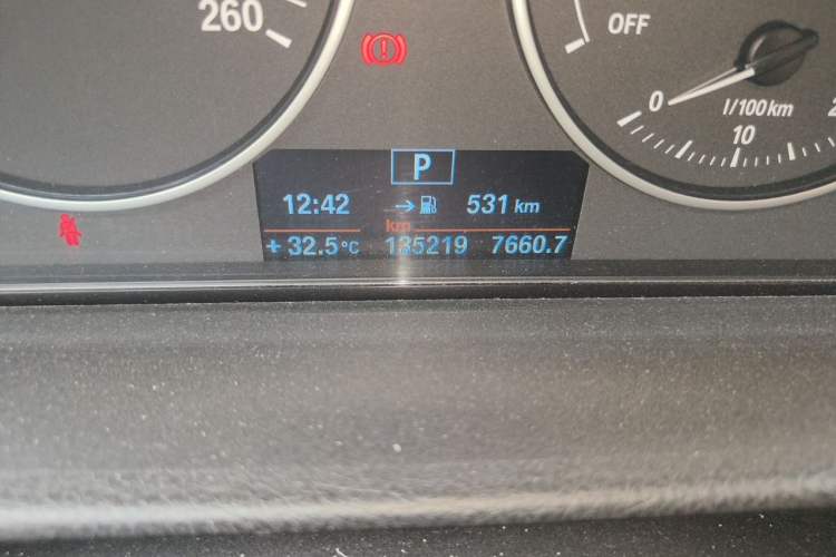 Used BMW 3 Series 2014 328Li Fashion Model Odometer Close Up