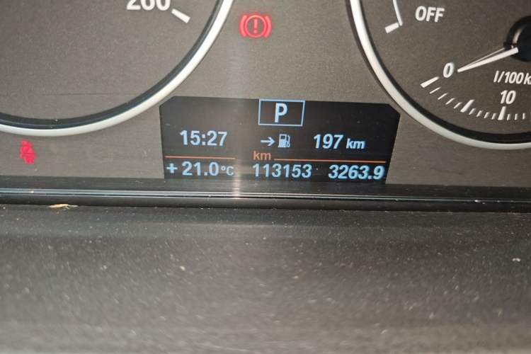 Used BMW 3 Series 2014 320i Active Edition Odometer Close Up