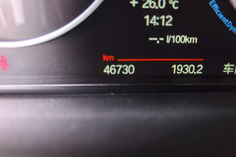 Used BMW 3 Series 2014 328i Sport Design Package Odometer Close Up