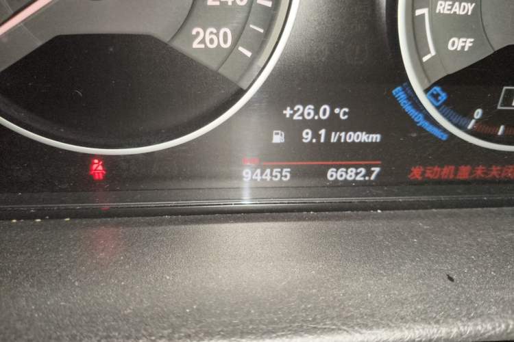 Used BMW 3 Series 2014 320i Sport Edition Odometer Close Up