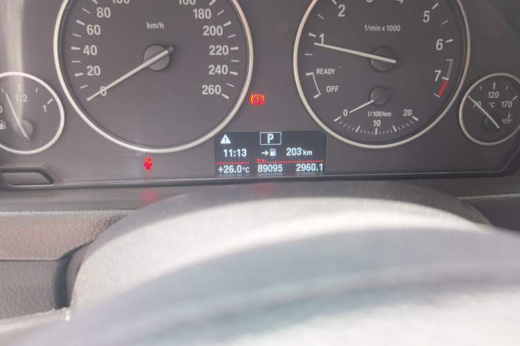 Used BMW 3 Series 2014 328Li Fashion Model Odometer Close Up