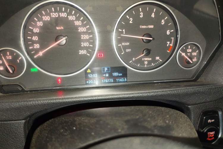 Used BMW 3 Series 2014 320Li Fashion Model Odometer Close Up