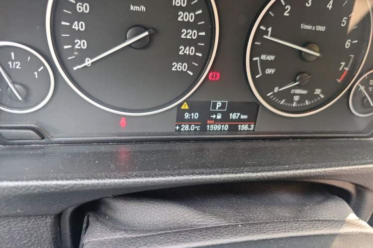 Used BMW 3 Series 2014 320i Sport Edition Odometer Close Up