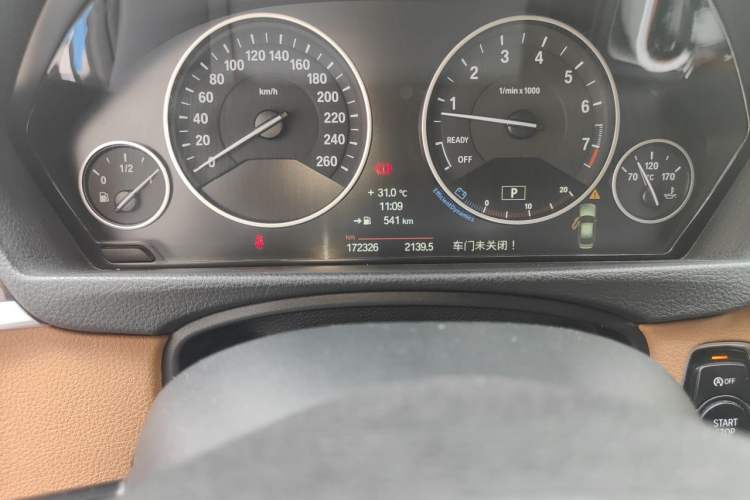 Used BMW 3 Series 2014 320Li Luxury Design Package Odometer Close Up