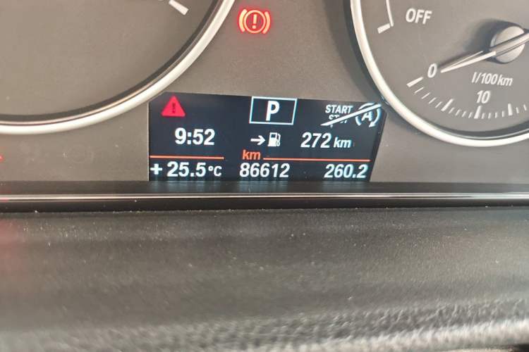 Used BMW 3 Series 2014 328Li Fashion Model Odometer Close Up