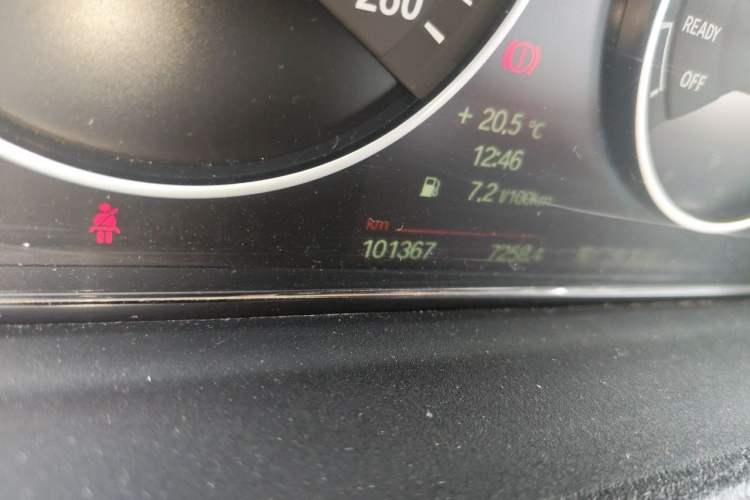 Used BMW 3 Series 2014 320Li Luxury Design Package Odometer Close Up