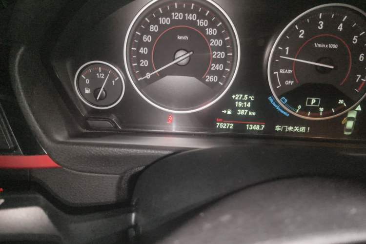 Used BMW 3 Series 2014 320i Sport Design Package Odometer Close Up