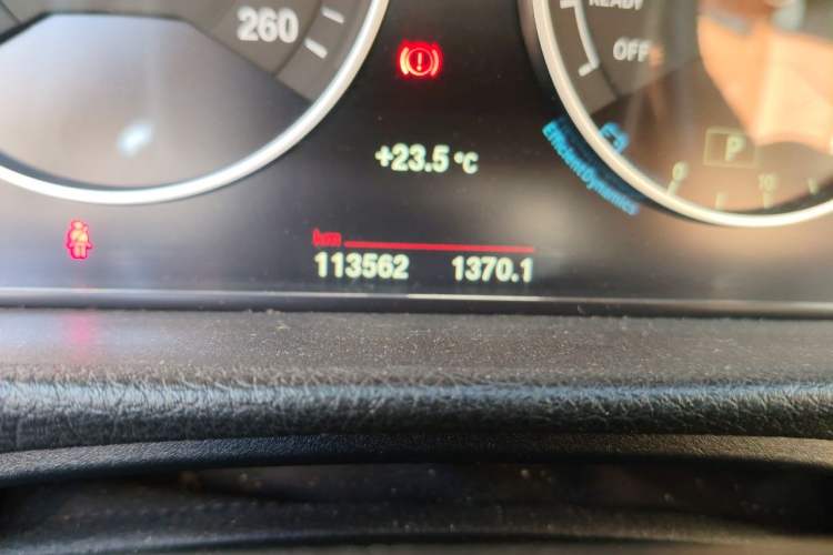 Used BMW 3 Series 2014 320Li Luxury Design Package Odometer Close Up
