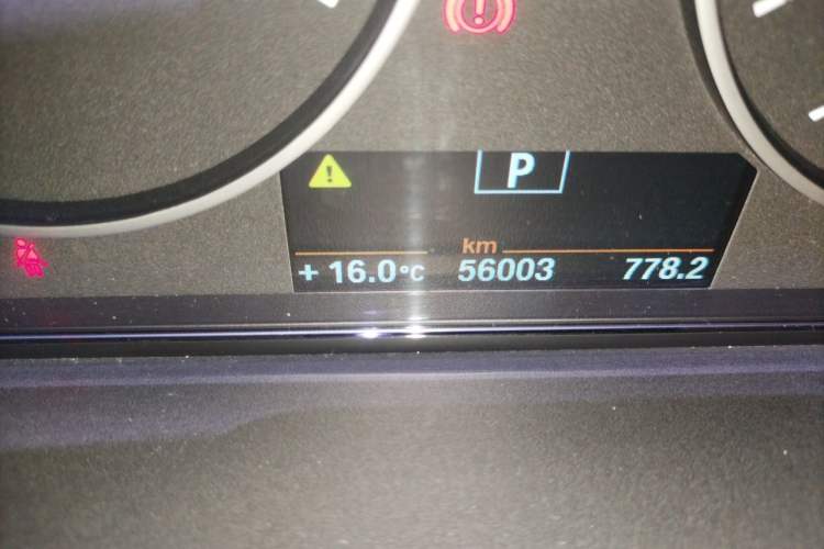 Used BMW 3 Series 2014 320i Sport Edition Odometer Close Up