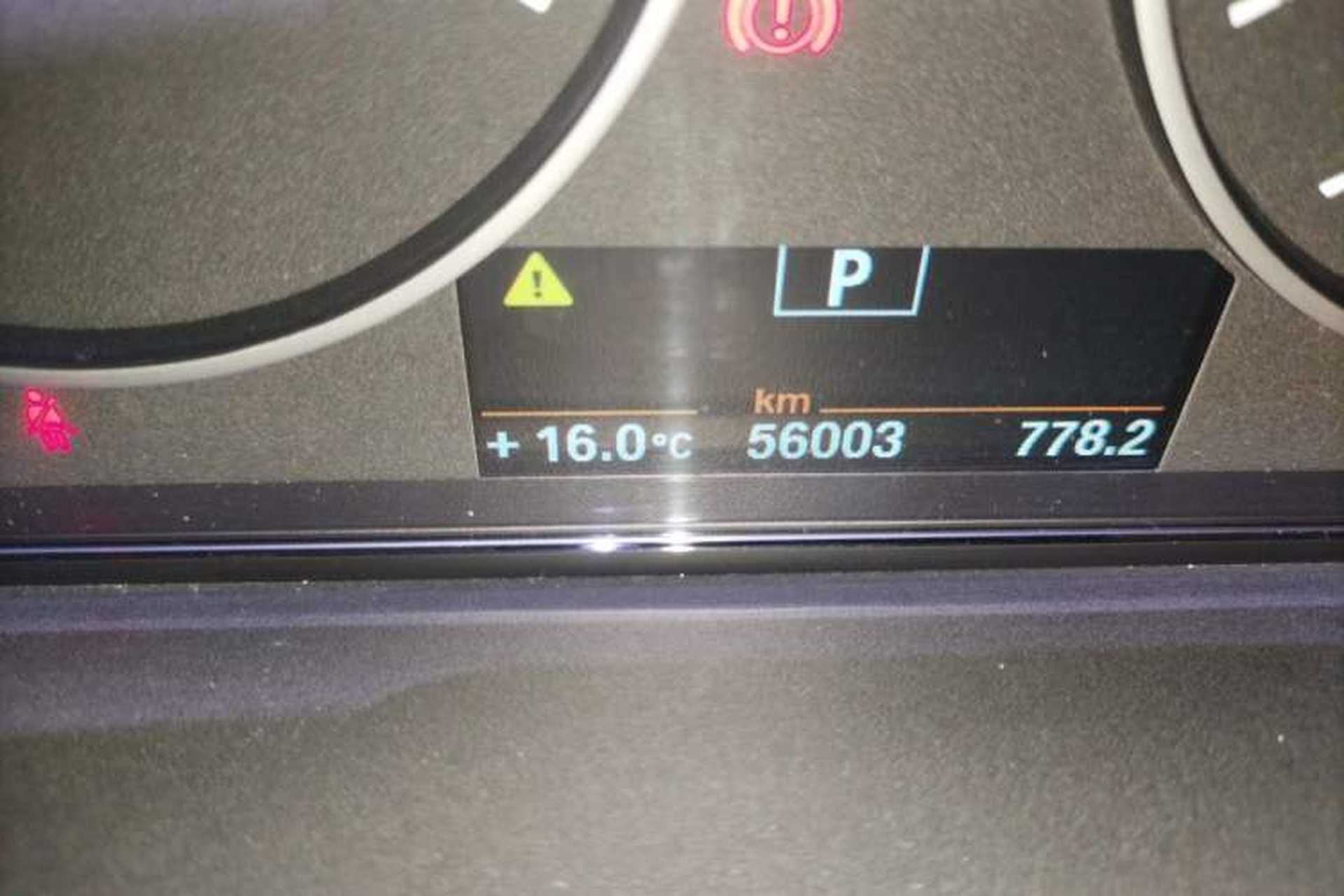 Used BMW 3 Series 2014 320i Sport Edition Odometer Close Up