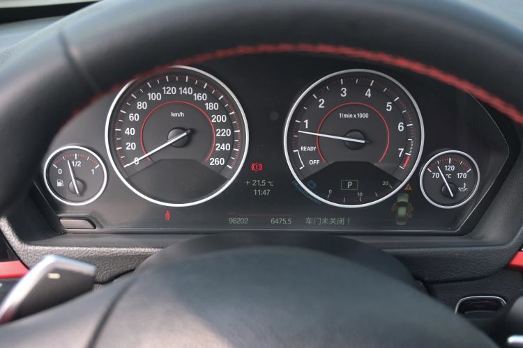 Used BMW 3 Series 2014 328i Sport Design Package Odometer Close Up