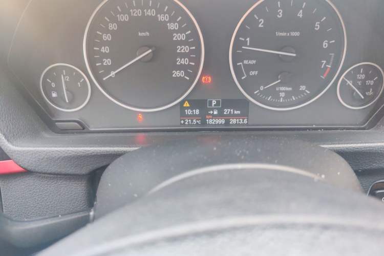 Used BMW 3 Series 2014 320Li Fashion Model Odometer Close Up