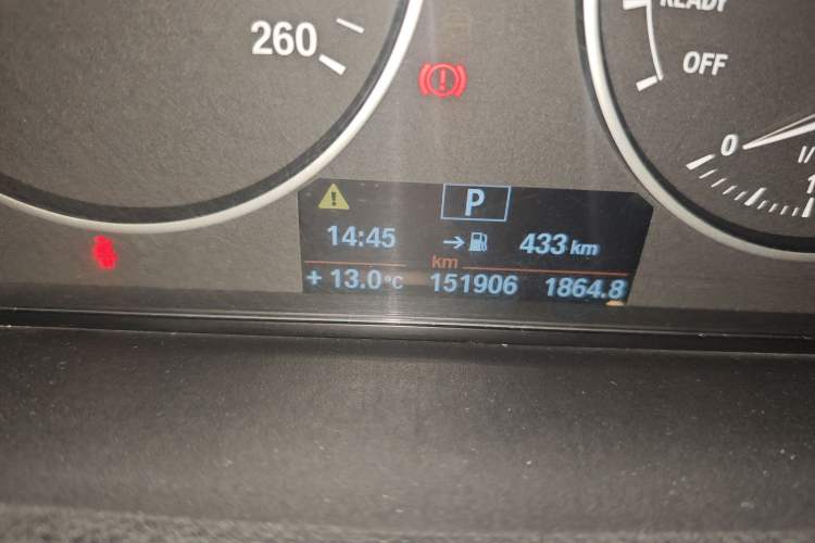 Used BMW 3 Series 2014 320i Sport Edition Odometer Close Up