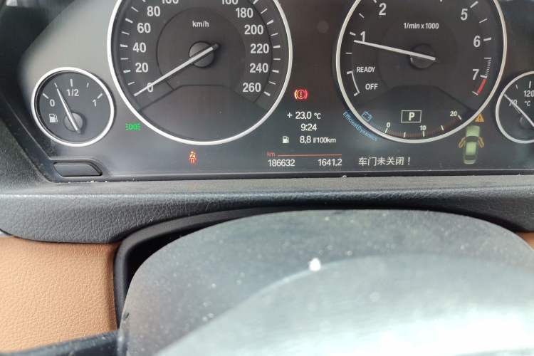 Used BMW 3 Series 2014 328Li Luxury Design Package Odometer Close Up