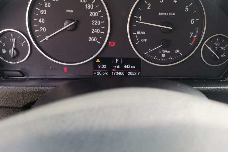 Used BMW 3 Series 2014 320Li Fashion Model Odometer Close Up