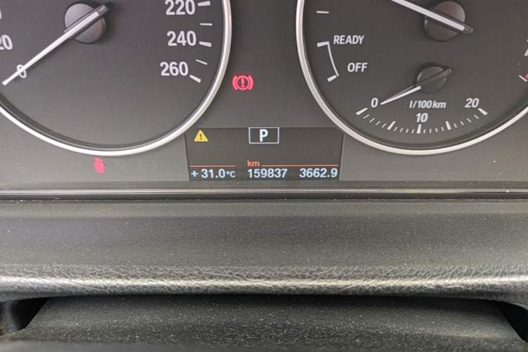 Used BMW 3 Series 2014 320i Sport Edition Odometer Close Up