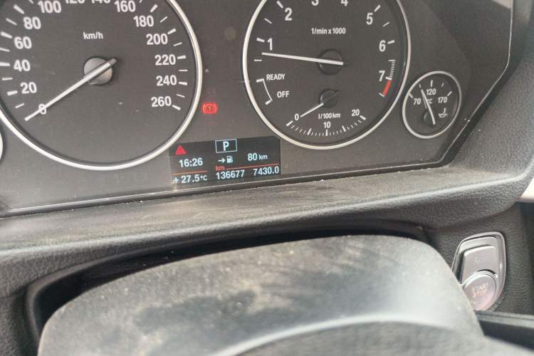 Used BMW 3 Series 2014 320i Active Edition Odometer Close Up